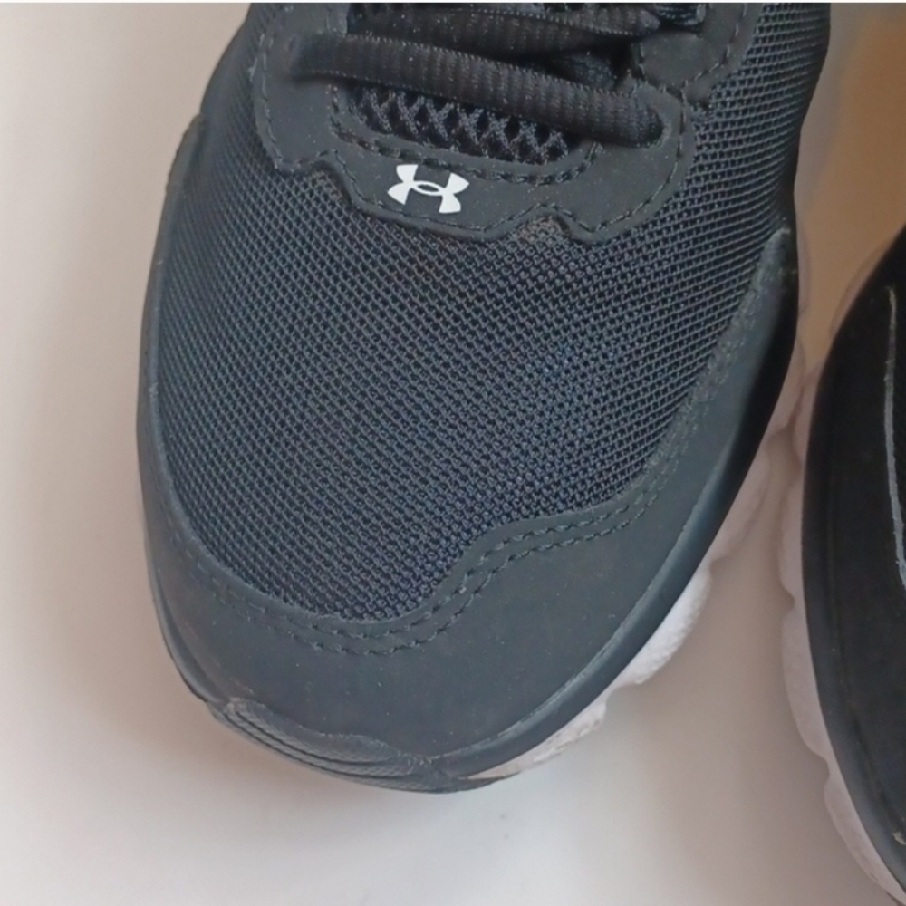 Under Armour Black Running Shoes - Picture 4 of 13